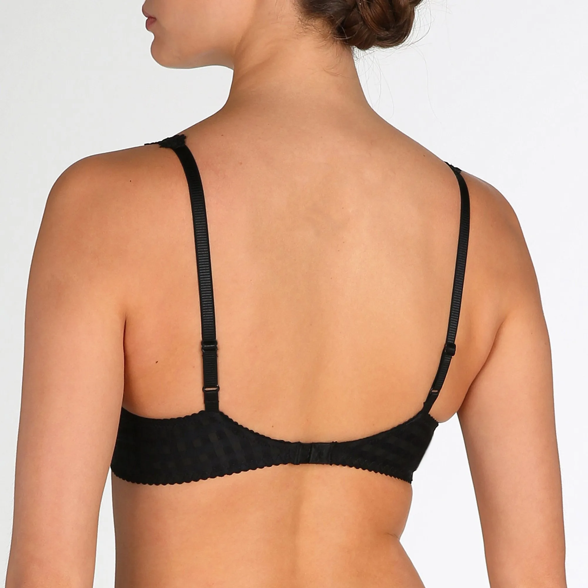 Avero Formed Cup Plunge Bra (Black) B-F