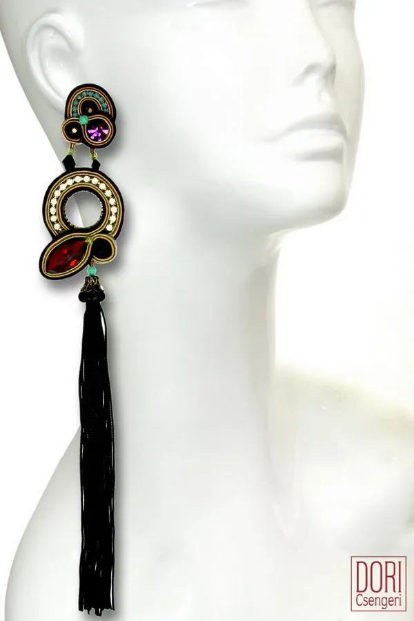 En Vogue Tassel Earrings