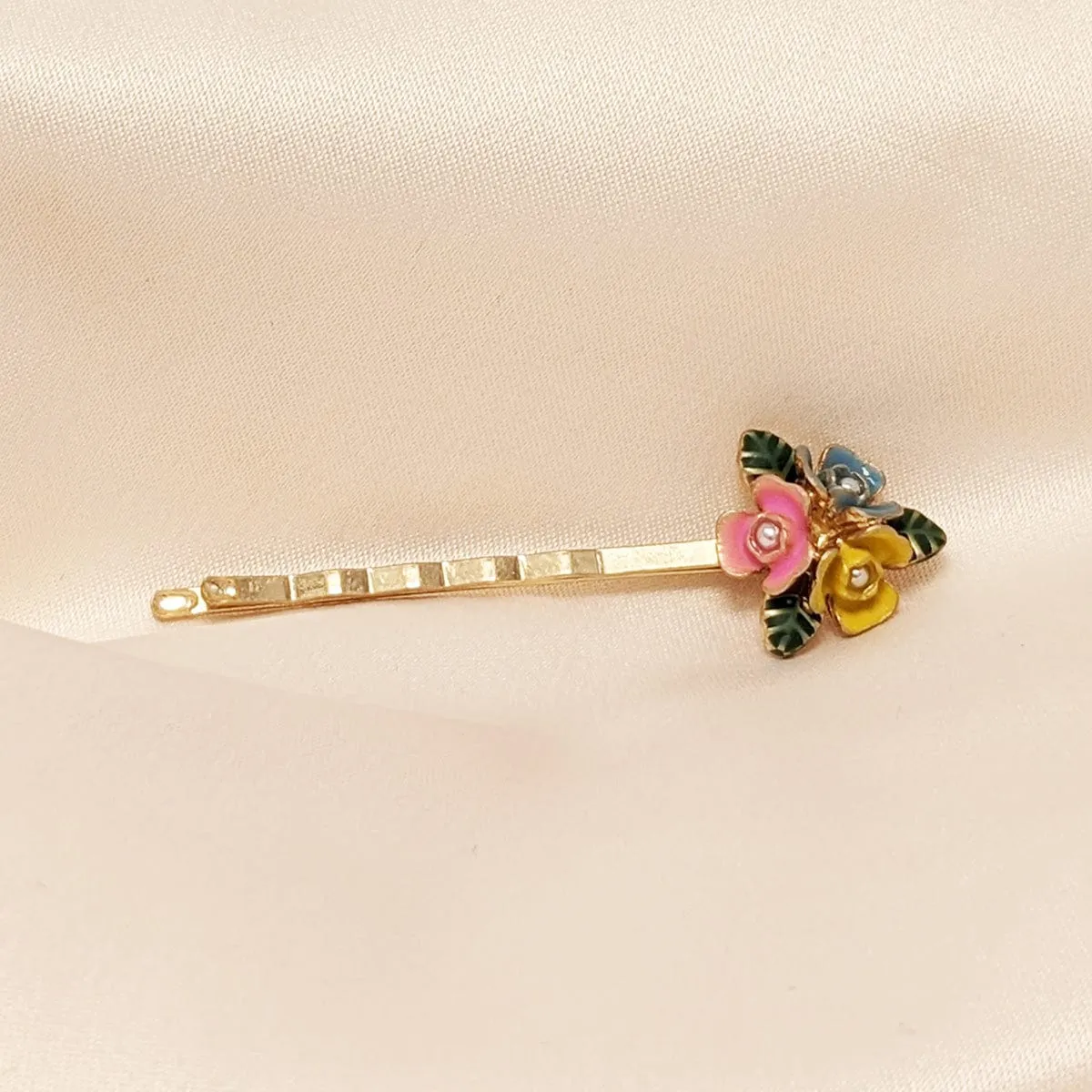 Vintage hair clip : Hand painted flower hair clip