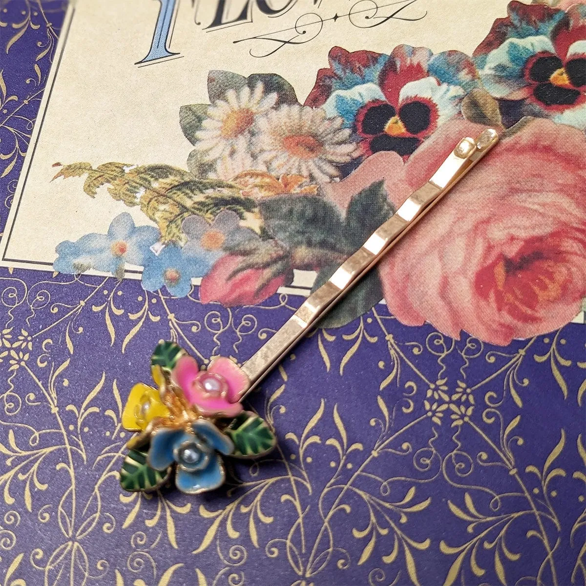 Vintage hair clip : Hand painted flower hair clip